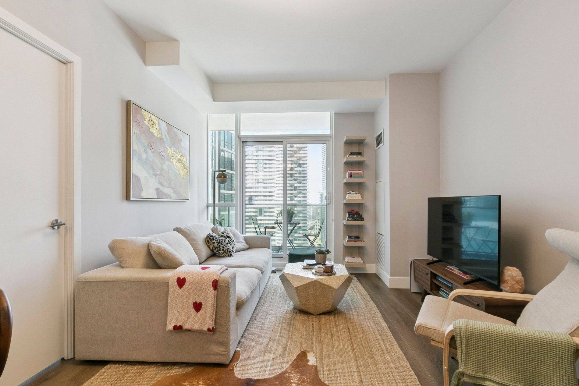 18 Harbour ST #2811, Toronto C01, ON M5J 2Z6