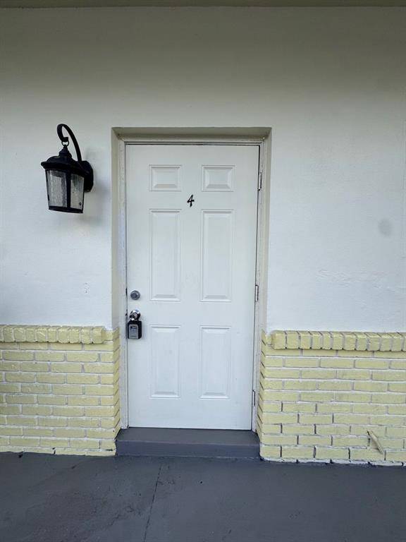 Coral Springs, FL 33065,8600 NW 40th St #4