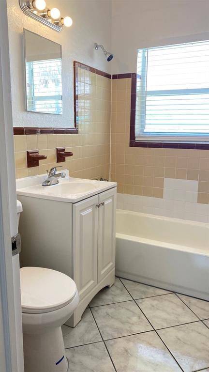 Deerfield Beach, FL 33441,865 SE 20th Ave #2&3