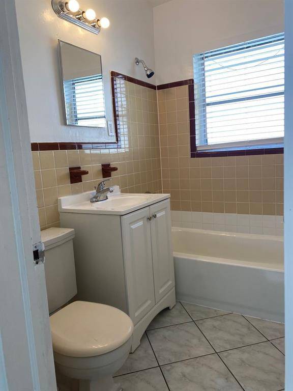 Deerfield Beach, FL 33441,865 SE 20th Ave #2&3