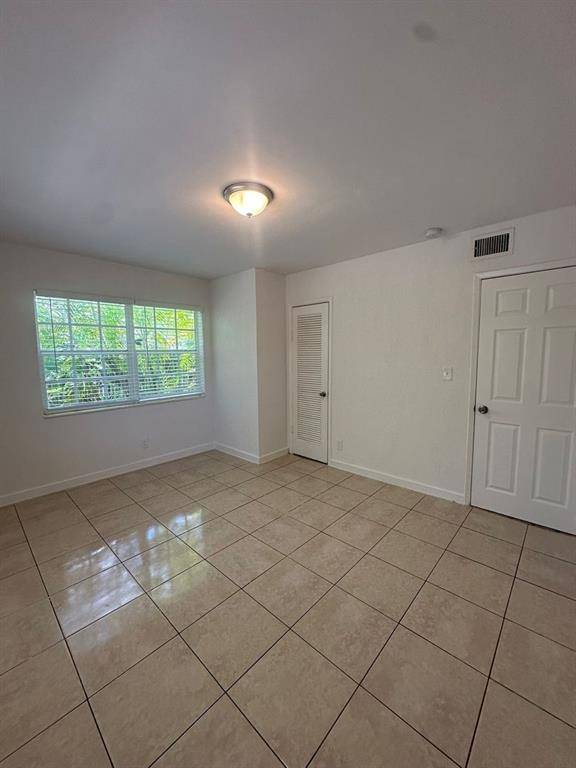 Fort Lauderdale, FL 33312,709 SW 14th Ave #3