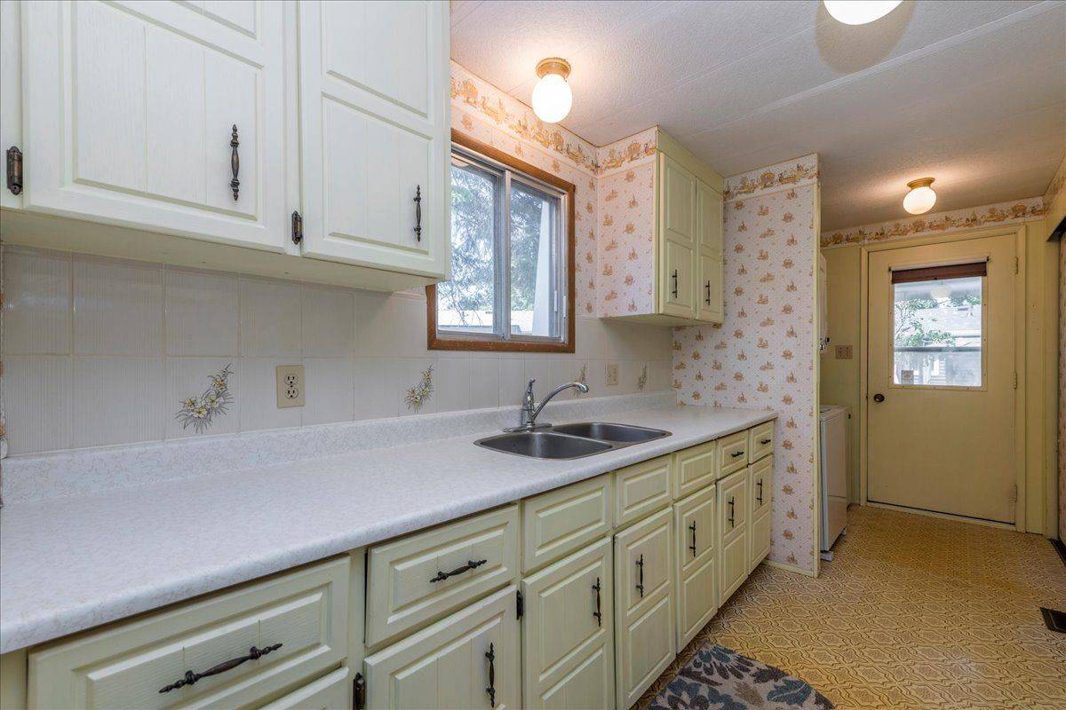 Innisfil, ON L9S 1M9,2 Yew CT
