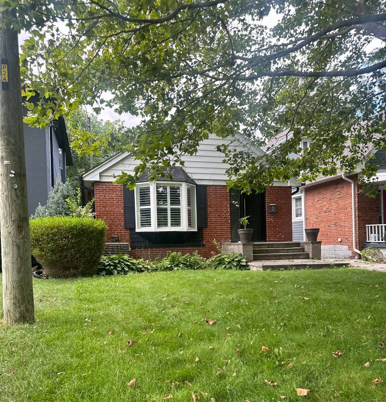2 Crystal CRES, Toronto W06, ON M8W 2Z7