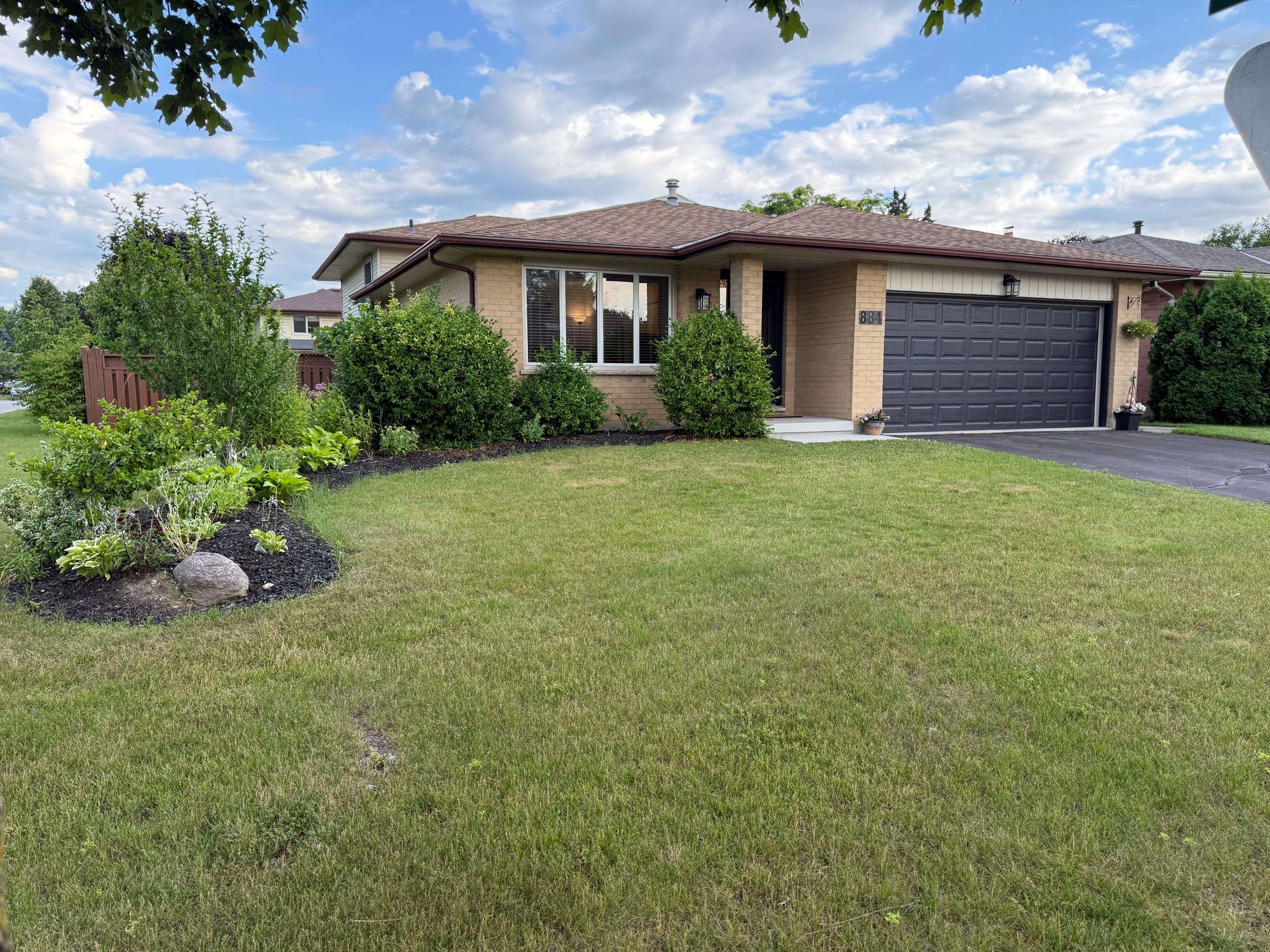 884 Classic DR, London East, ON N5W 5T9