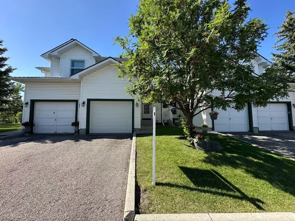 125 Sandpiper LN Northwest, Calgary, AB T3K 4L7