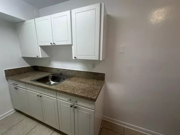 Coral Springs, FL 33065,8600 NW 40th St #14