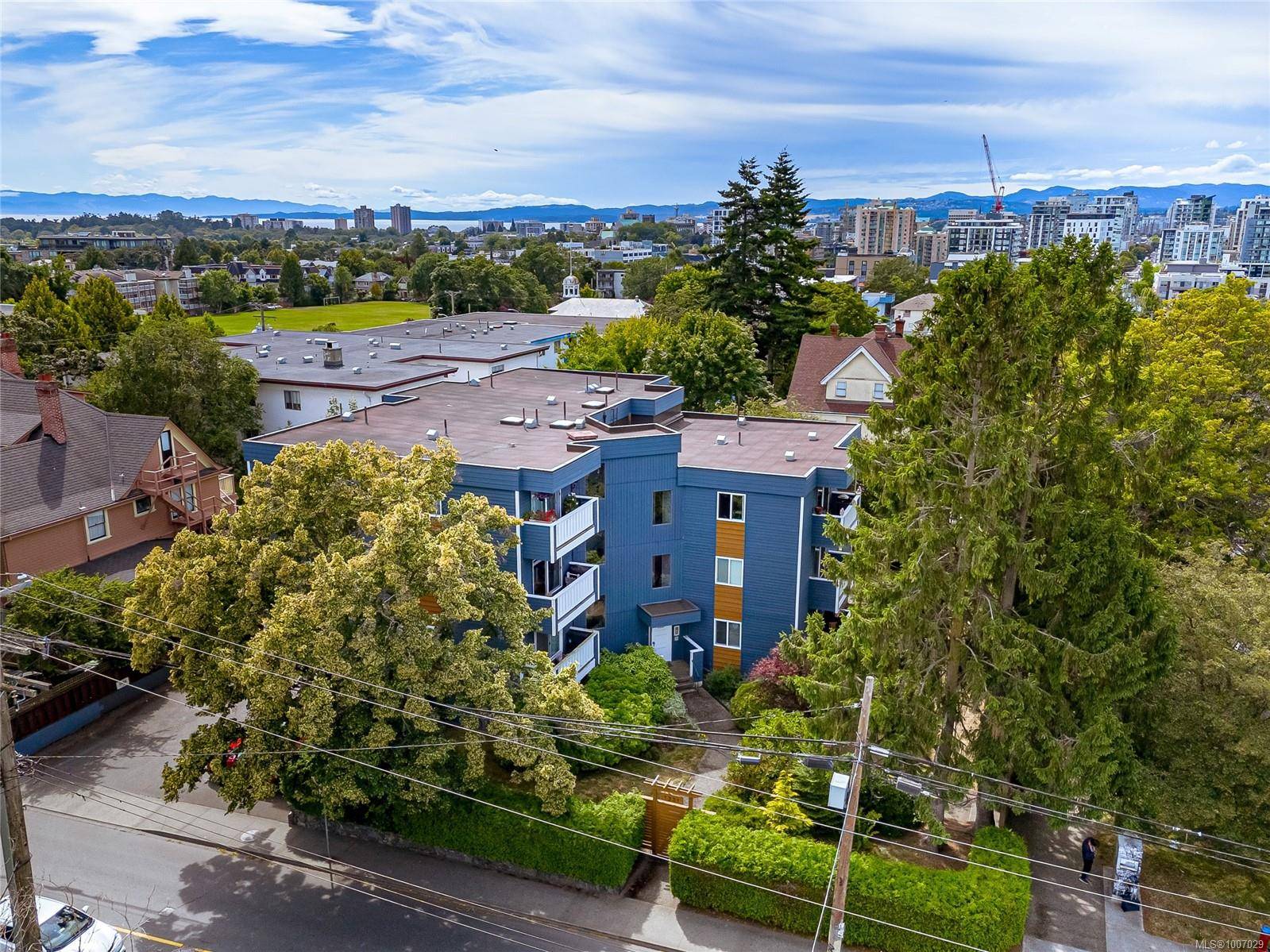 1331 Johnson St #8, Victoria, BC V8W 3P2
