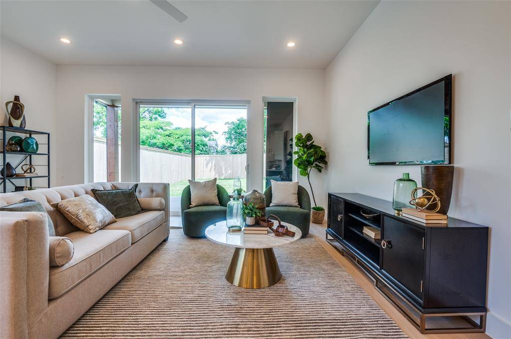 Dallas, TX 75214,5631 E Side Avenue