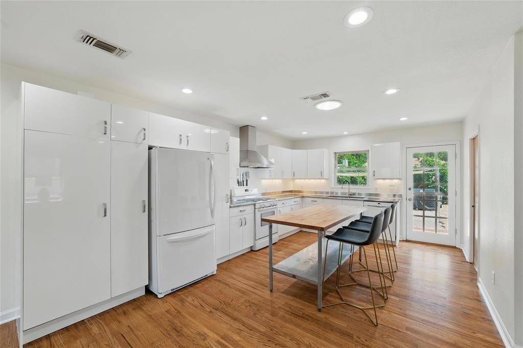 Dallas, TX 75214,6126 Sudbury Drive