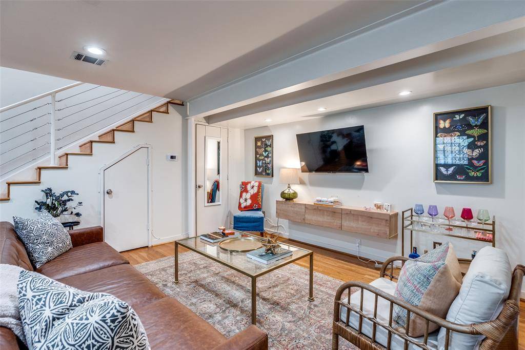 Dallas, TX 75204,4122 Travis Street #19