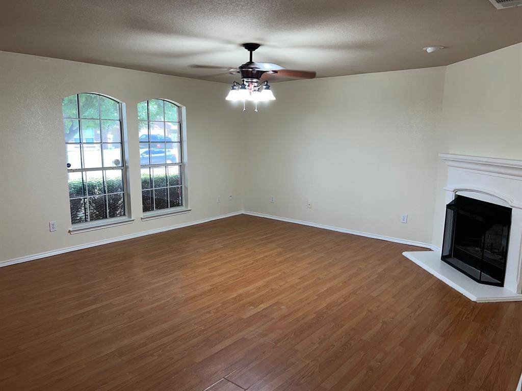 Burleson, TX 76028,421 Bretts Way