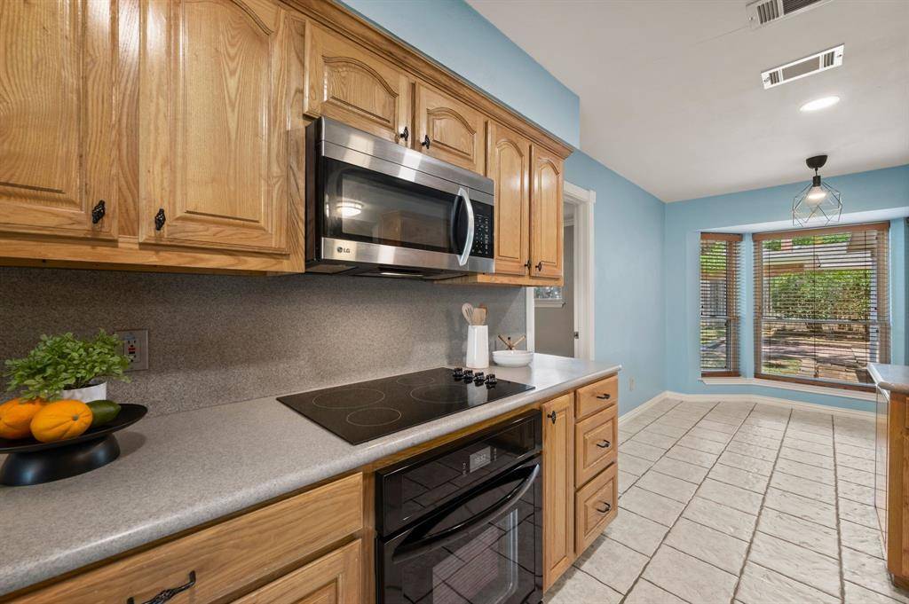 Bedford, TX 76021,909 Ridge Drive