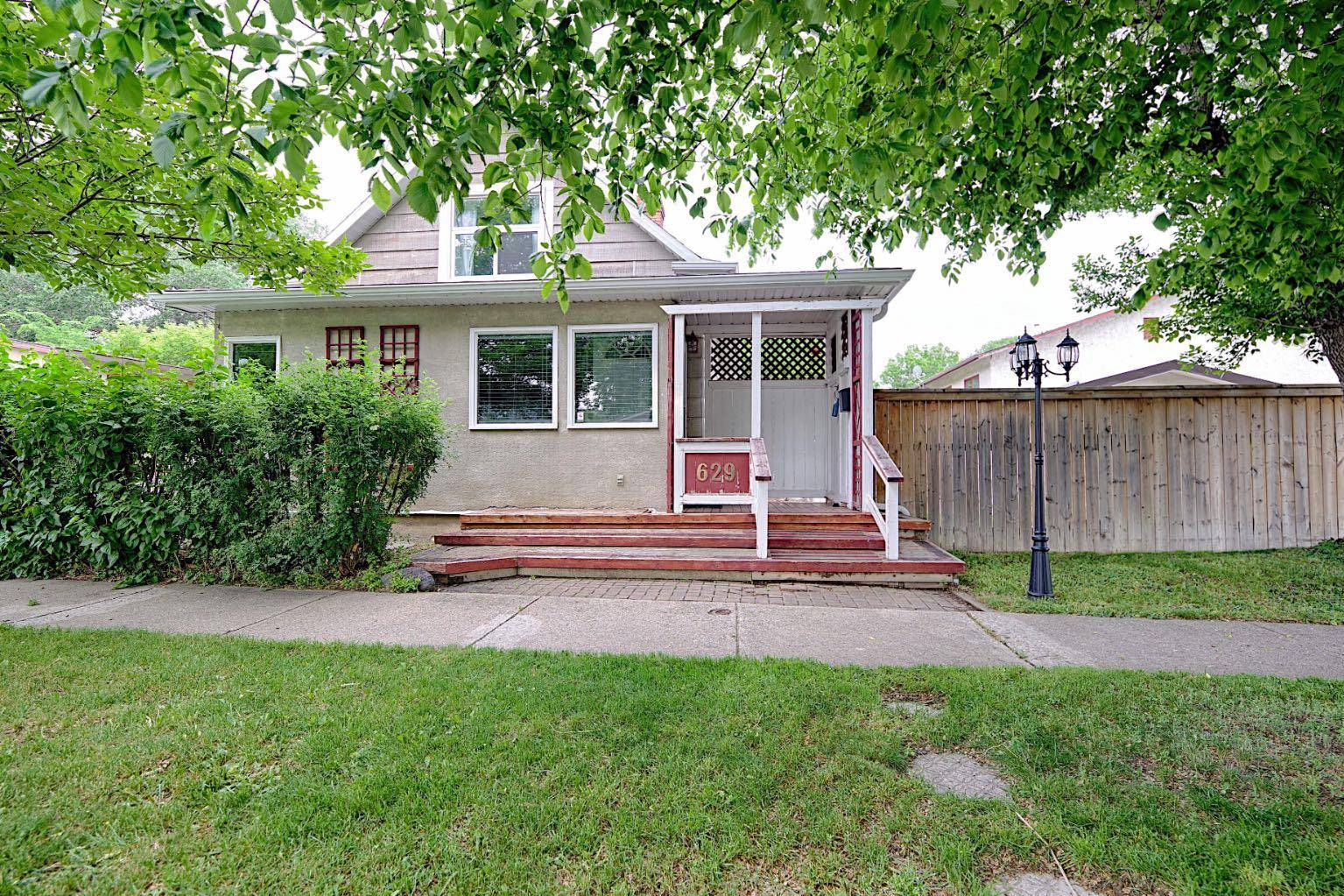 629 19 ST North, Lethbridge, AB T1H 0W6