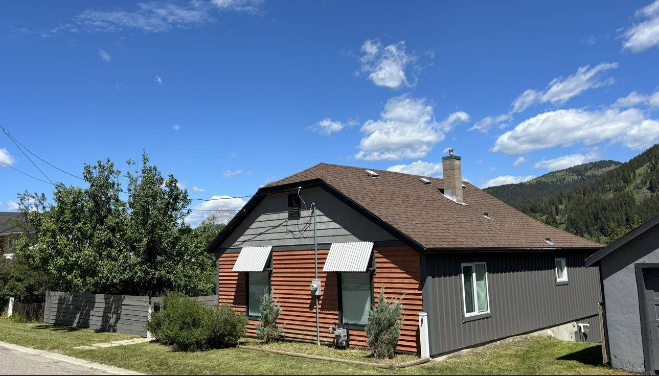 13441 17 AVE, Blairmore, AB T0K 0E0