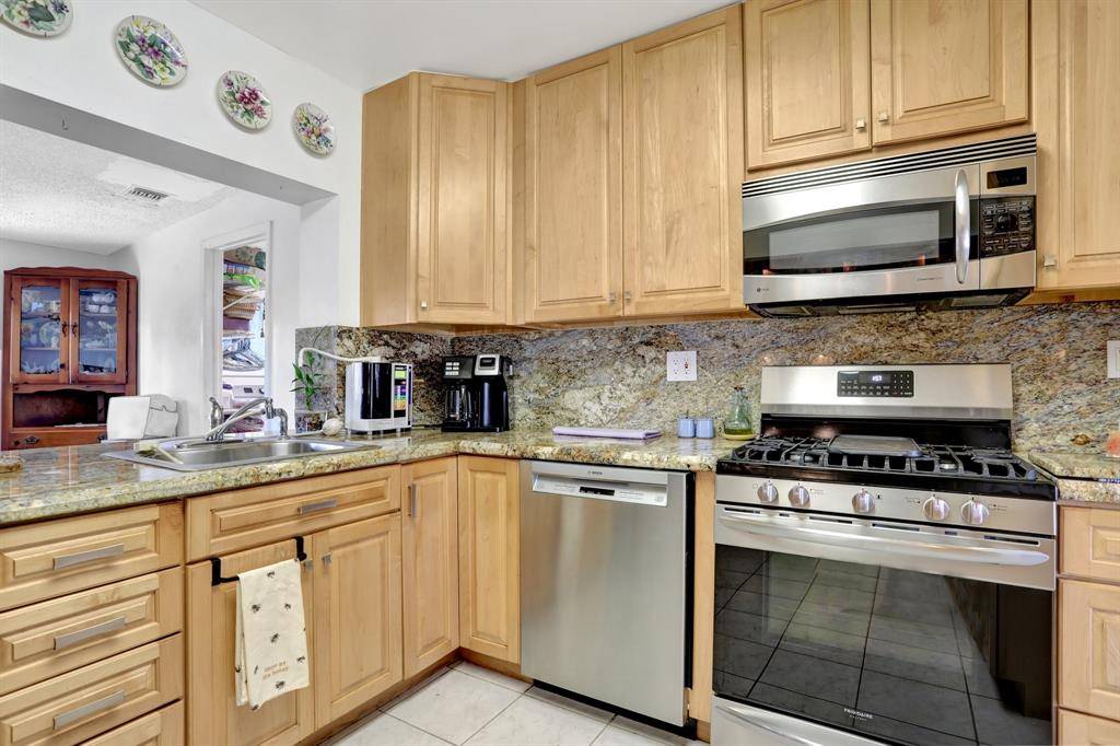 Pompano Beach, FL 33060,217 SW 9th Ct