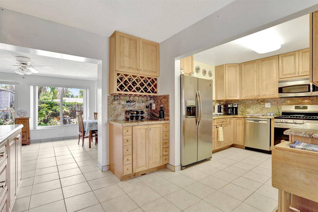 Pompano Beach, FL 33060,217 SW 9th Ct