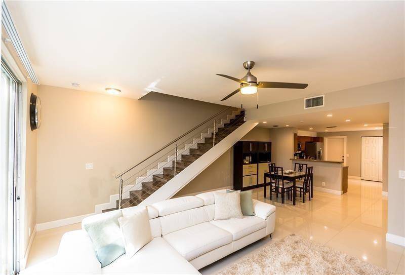 Weston, FL 33326,830 Sorrento Dr #830