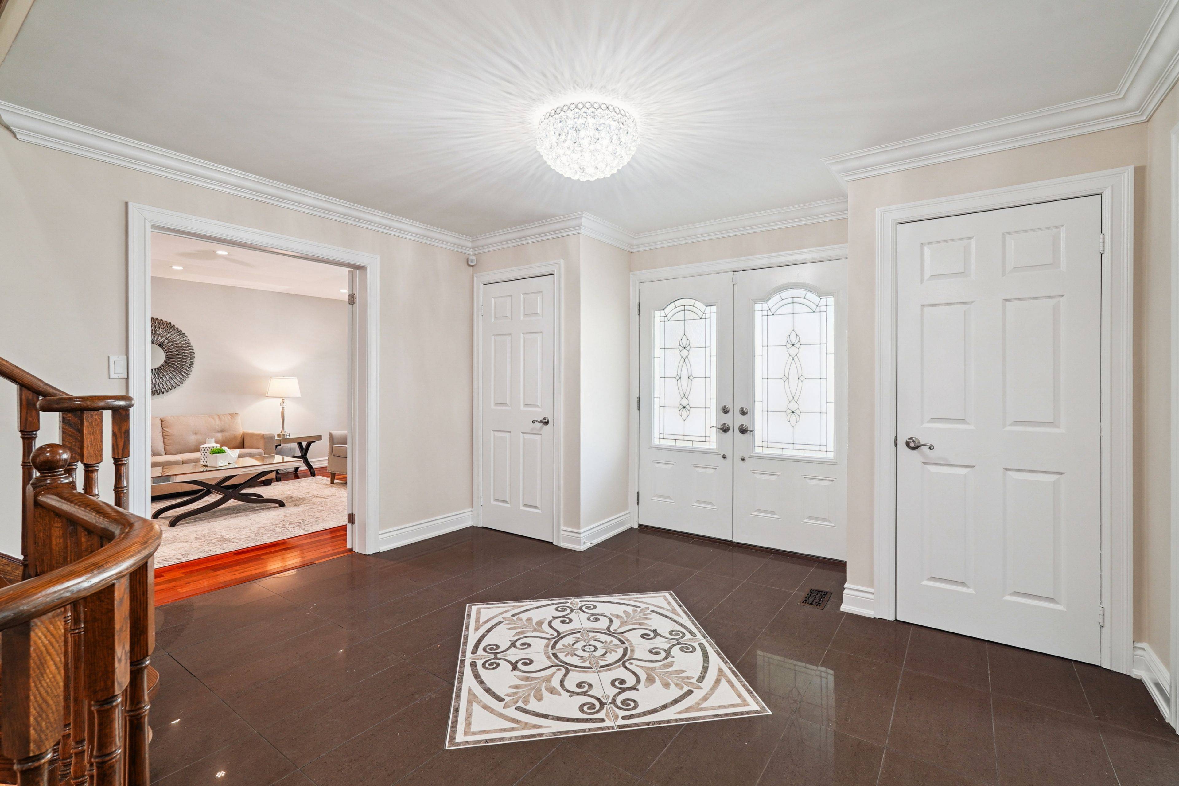 Oakville, ON L6J 6Z5,2814 Guilford CRES