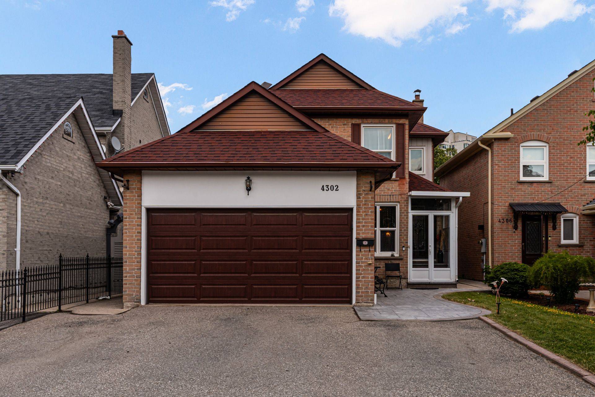 Mississauga, ON L5R 1T7,4302 Mayflower DR