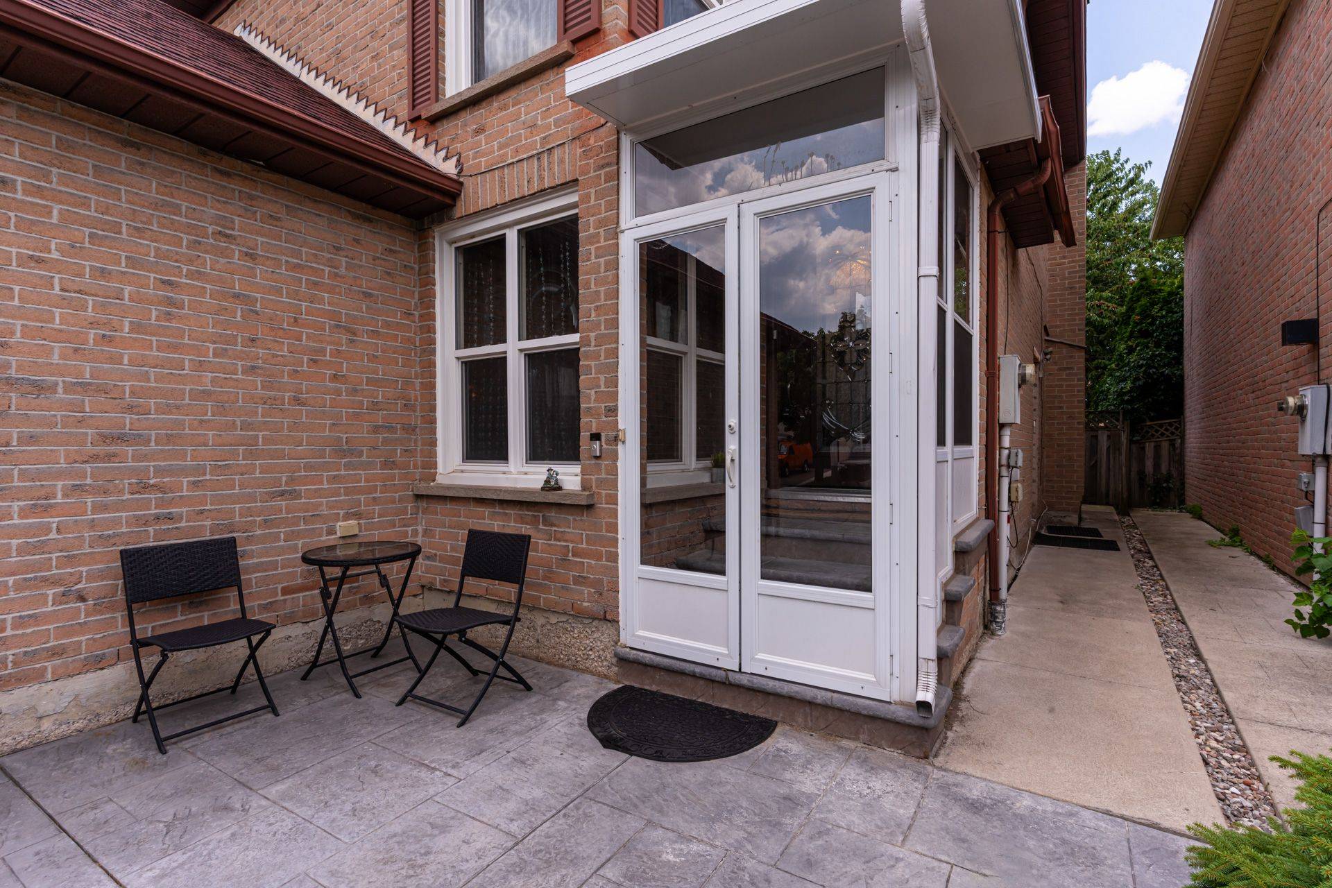 Mississauga, ON L5R 1T7,4302 Mayflower DR