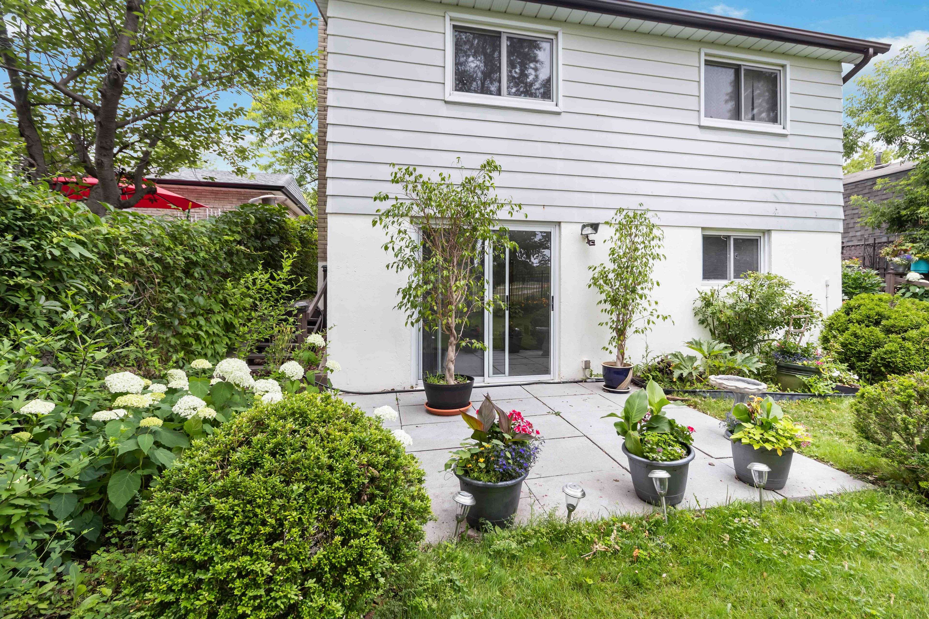Mississauga, ON L5K 1K5,2526 Thorn Lodge DR
