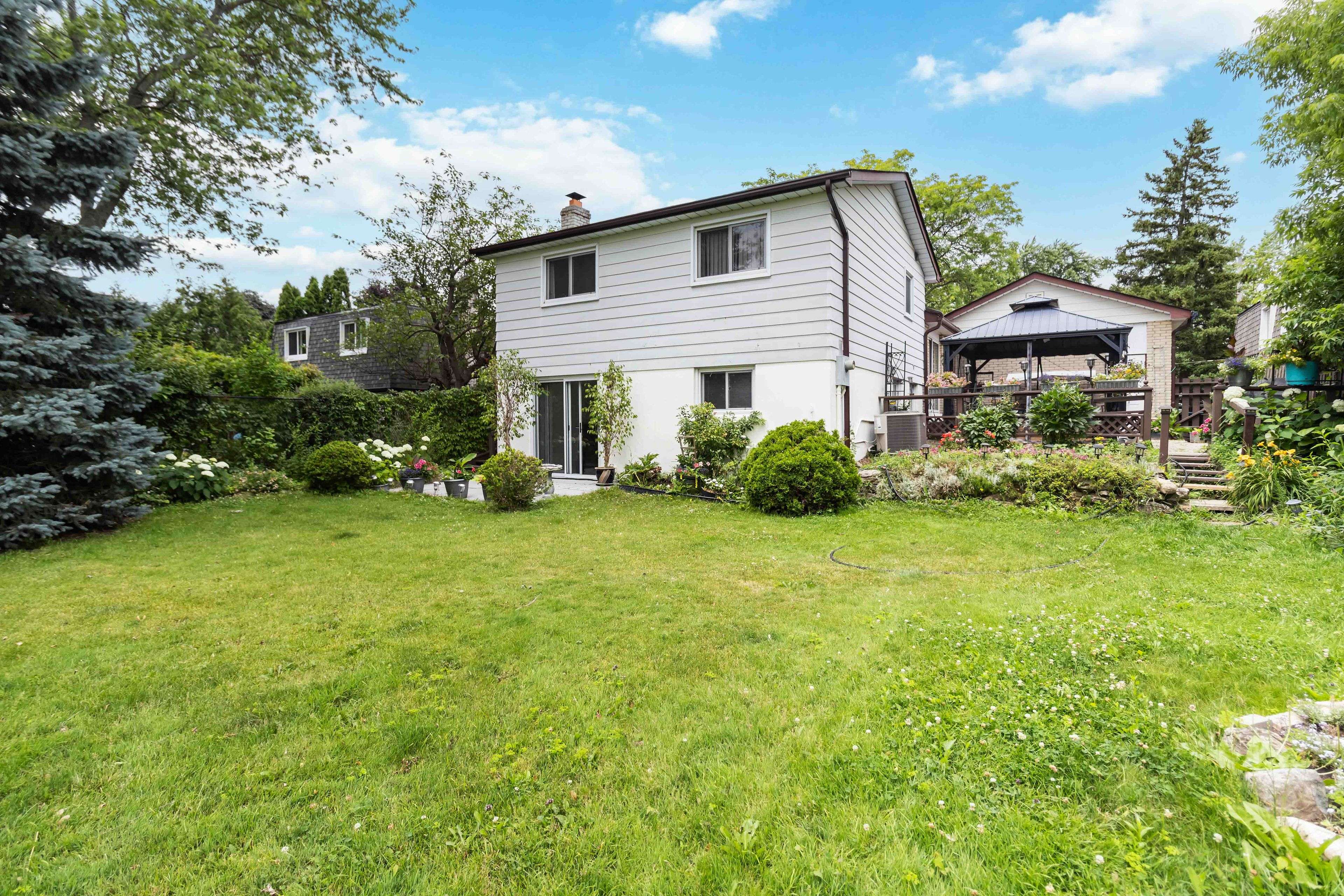 Mississauga, ON L5K 1K5,2526 Thorn Lodge DR