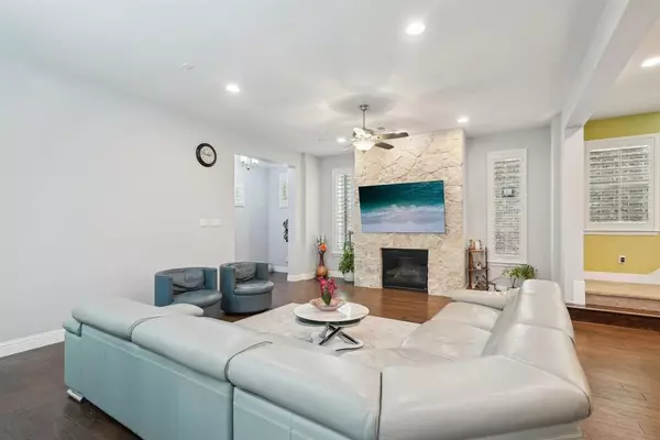 Mckinney, TX 75070,6809 Royal View Drive