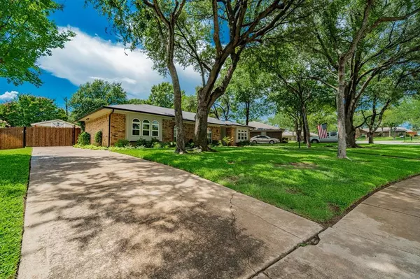 Bedford, TX 76021,2533 Lakeview Drive