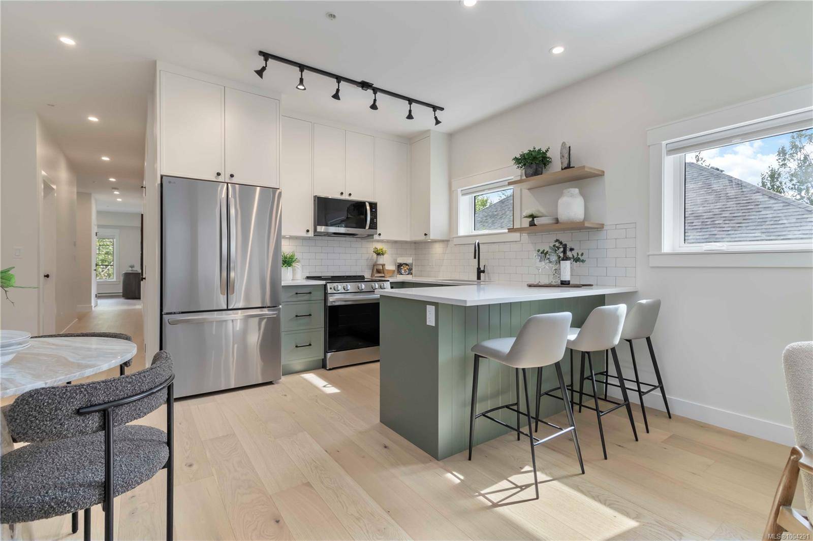 Victoria, BC V9A 2Z5,633 Belton Ave #6