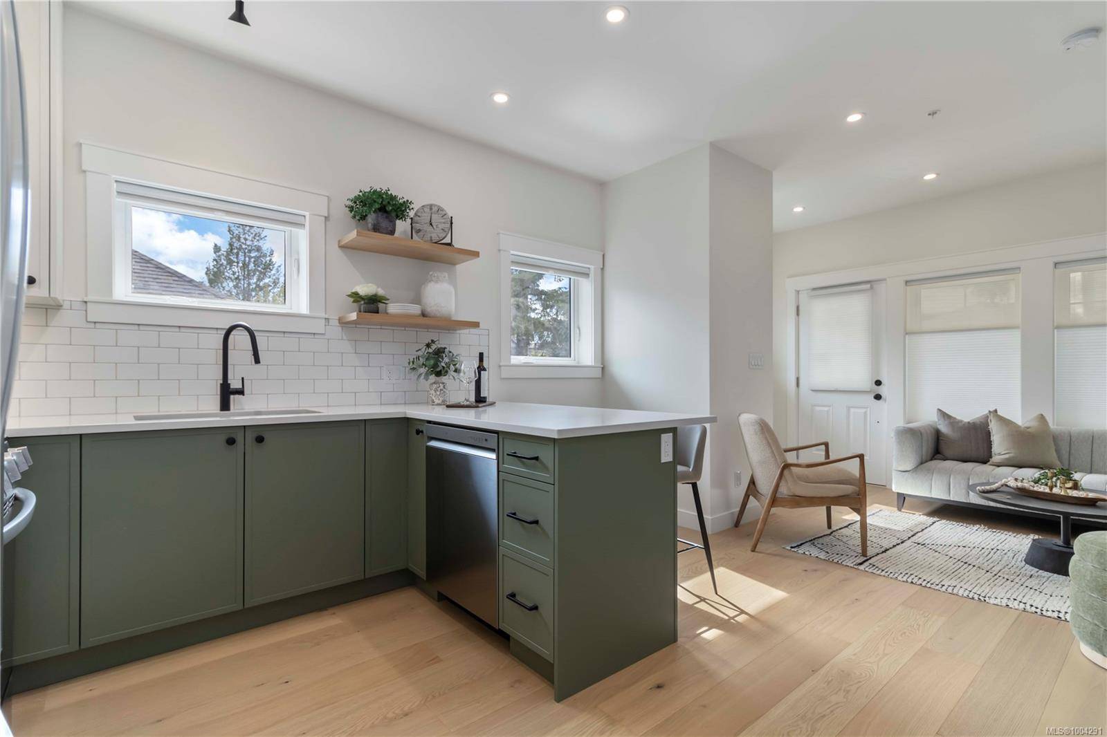 Victoria, BC V9A 2Z5,633 Belton Ave #6