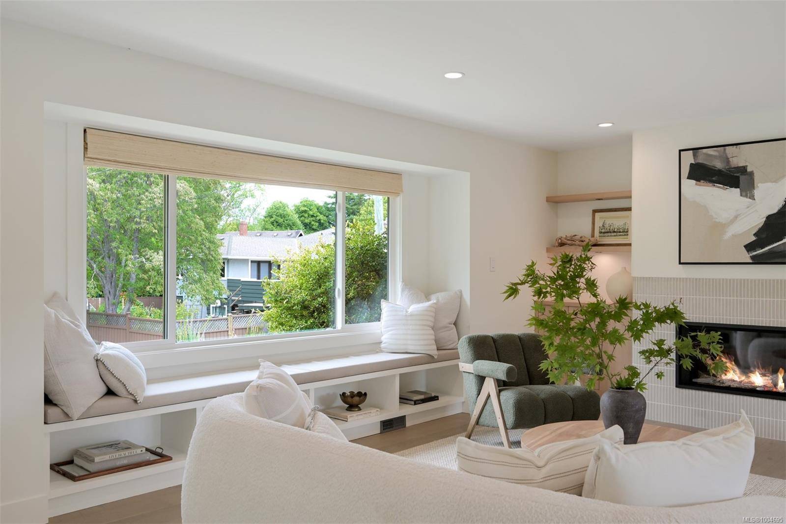 Oak Bay, BC V8S 2Z8,2091 Stonehewer Pl