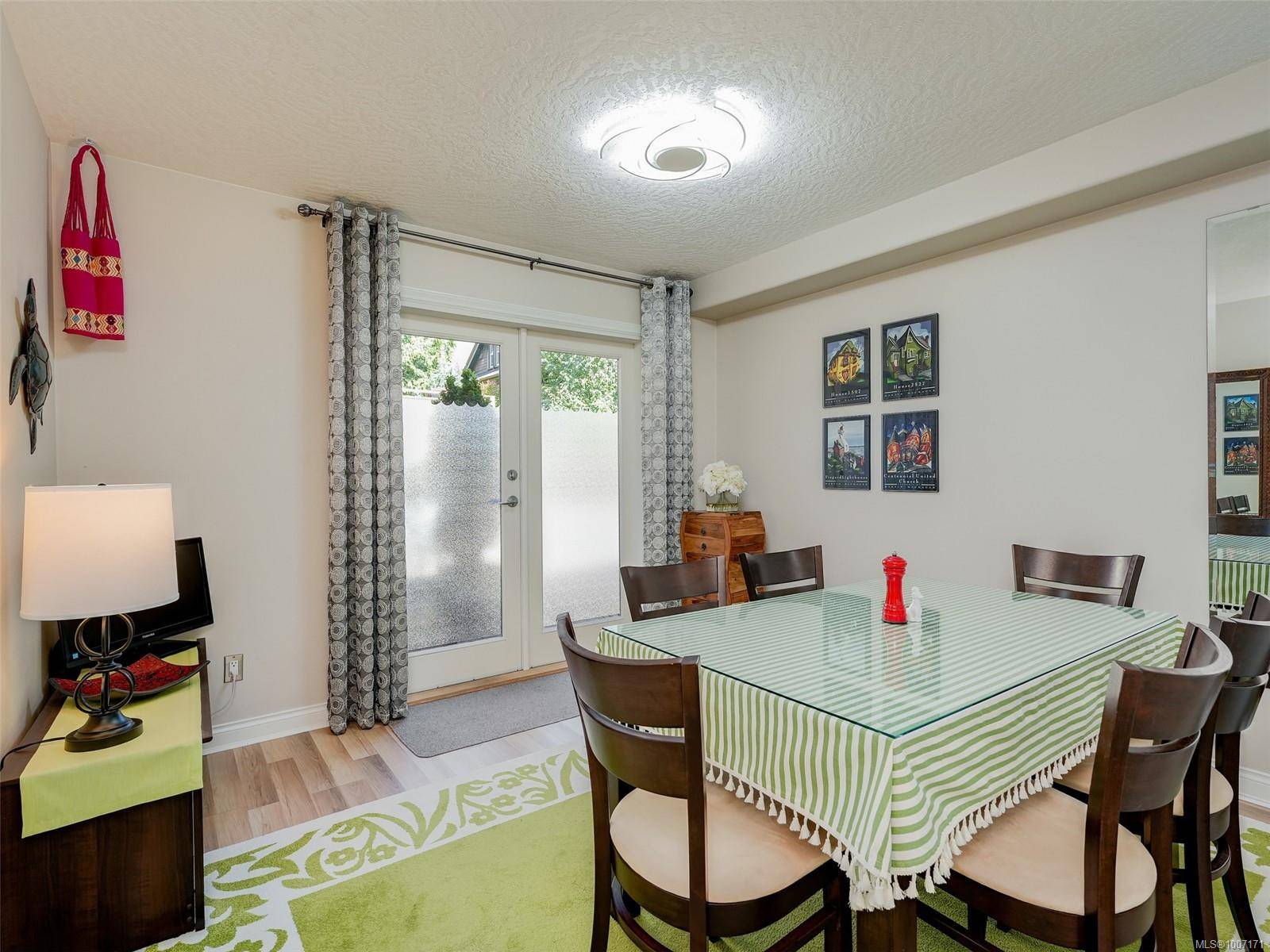 Victoria, BC V8V 1T1,136 Superior St #B