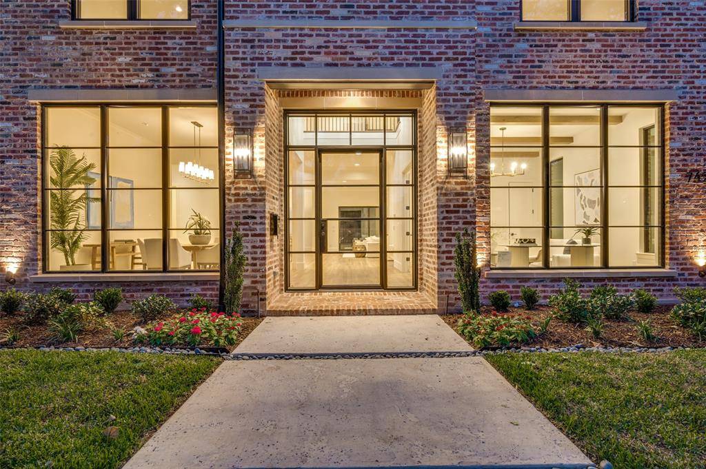 Dallas, TX 75225,7422 VILLANOVA Street