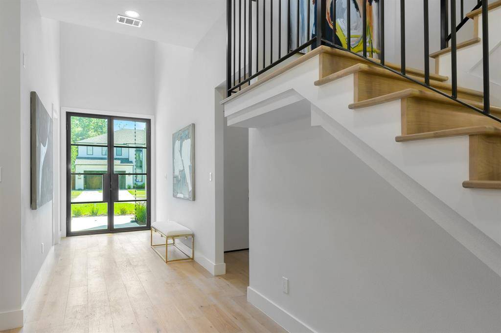 Dallas, TX 75220,9409 Lenel Place