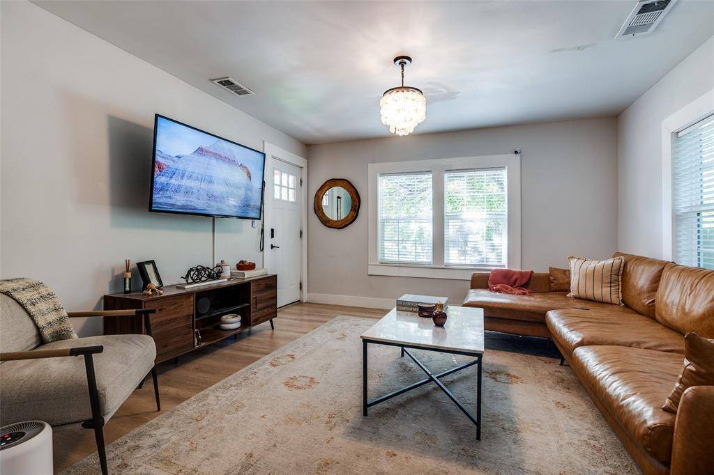 Dallas, TX 75208,922 S Waverly Drive
