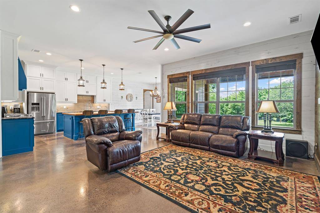 Gunter, TX 75058,260 Peggy Lane