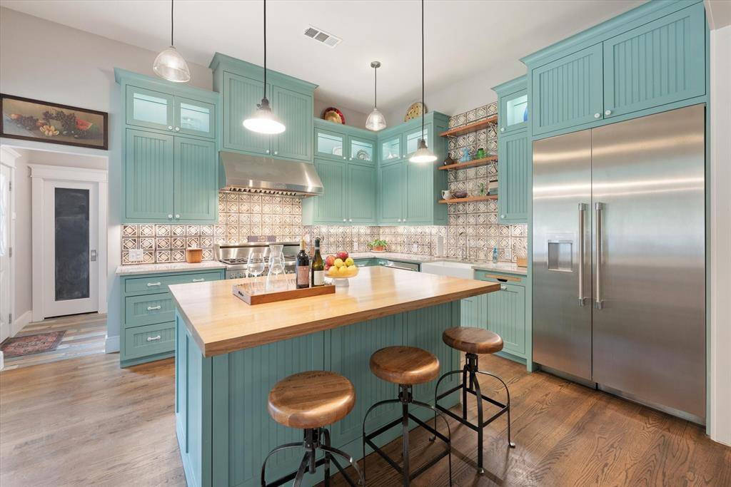 Grapevine, TX 76051,404 E Wall Street