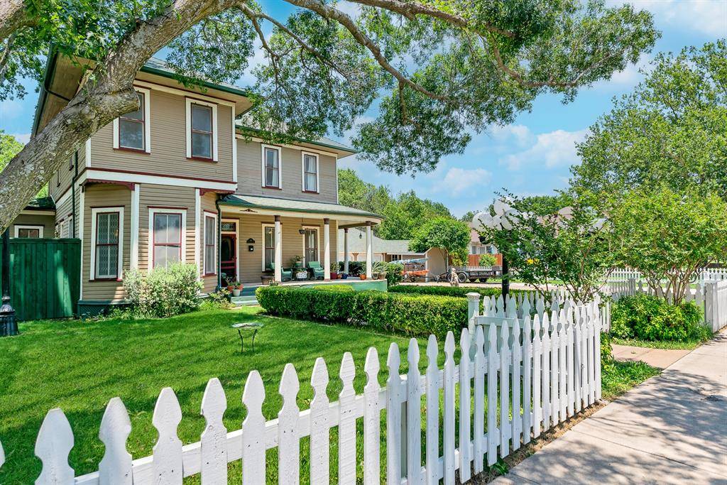 414 W Columbia Street, Weatherford, TX 76086