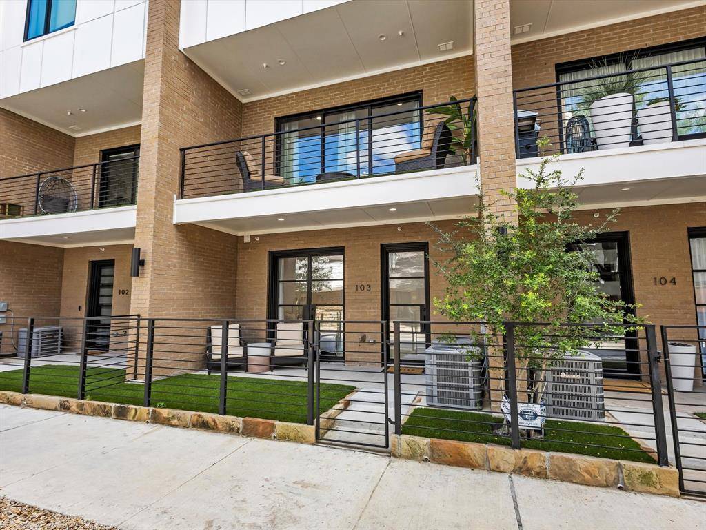 Dallas, TX 75204,805 Pavillion #103