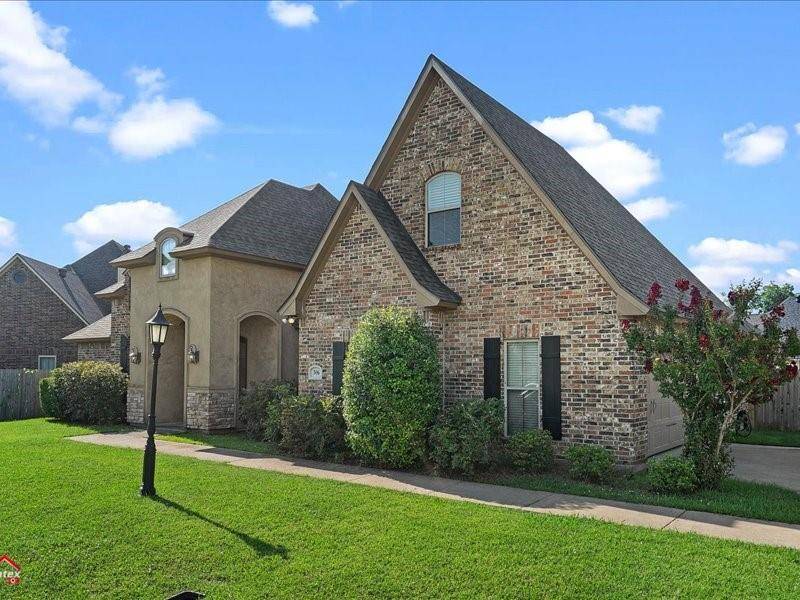 Benton, LA 71006,306 Plum Orchard Lane