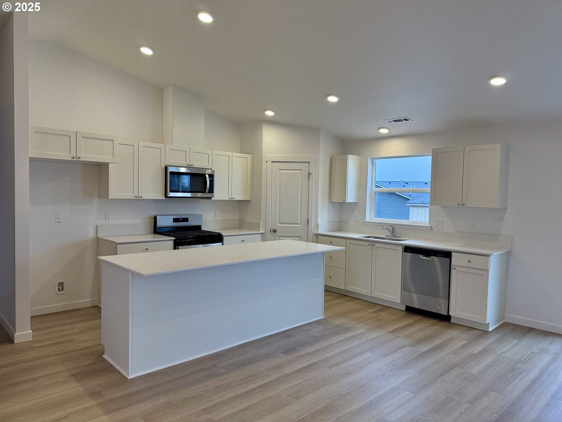 Boardman, OR 97818,205 SW Goldfinch LN