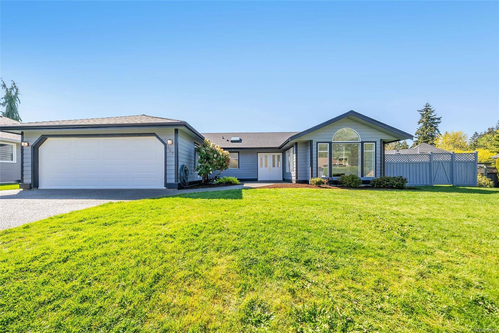 704 Sutton Pl, Qualicum Beach, BC V9K 2B9