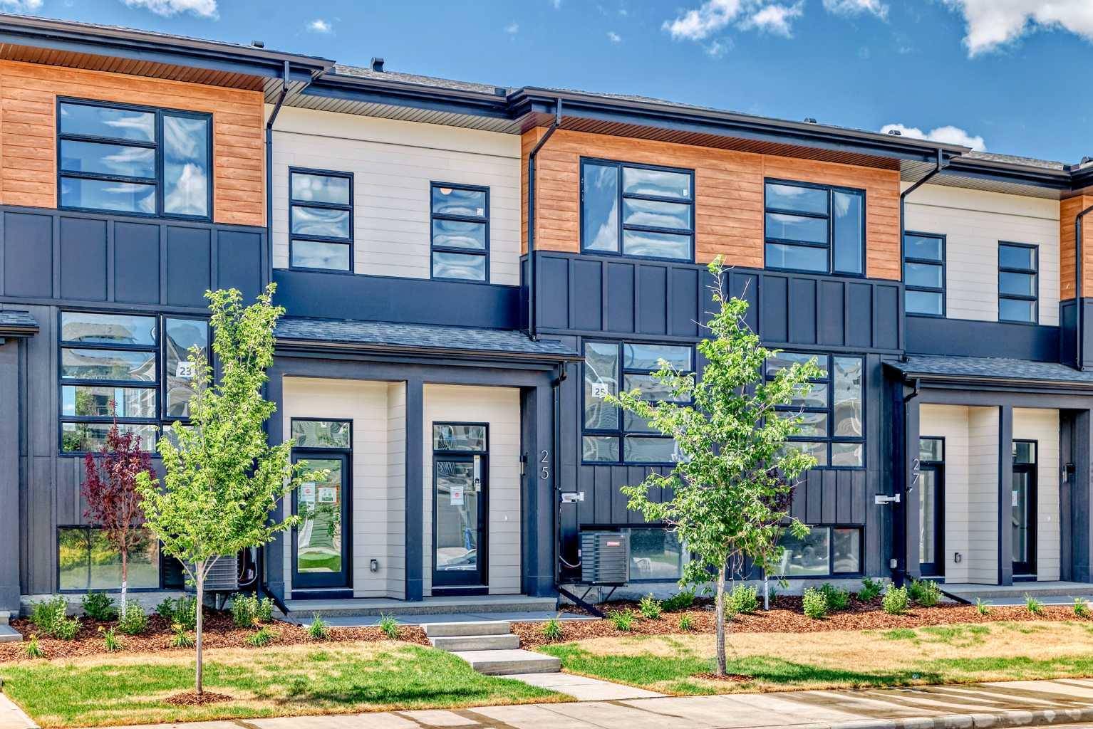 25 Lucas WAY NW, Calgary, AB T3P 2C7