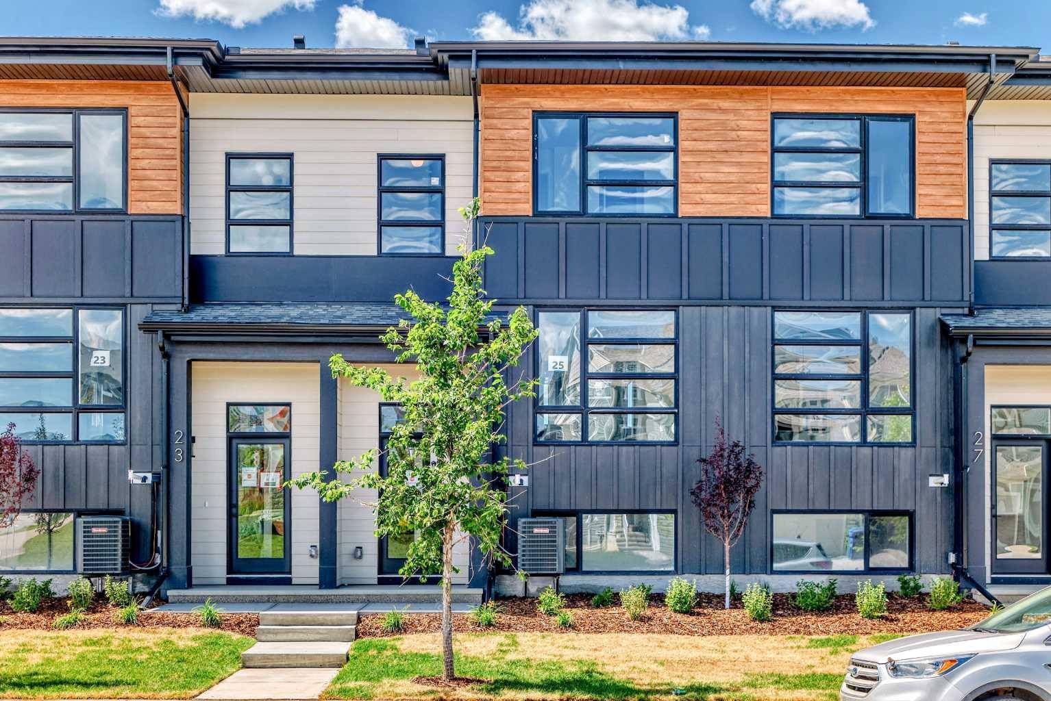 Calgary, AB T3P 2C7,25 Lucas WAY NW