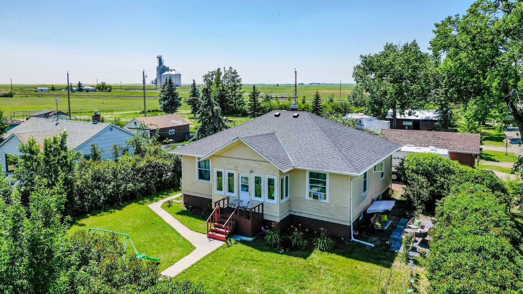 118 Grand AVE, Carmangay, AB T0L 0N0