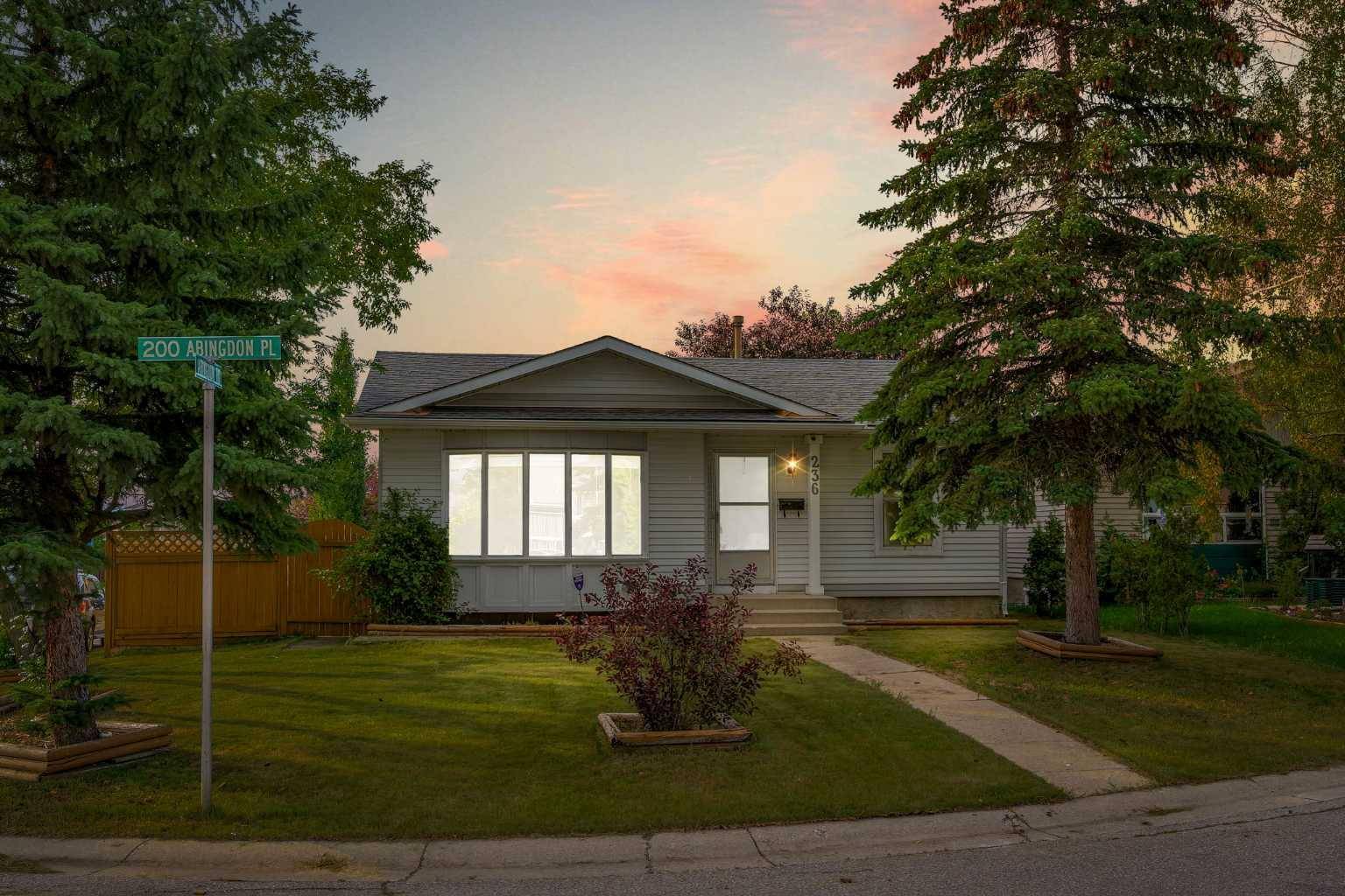 236 Abingdon PL Northeast, Calgary, AB T2A 7B4