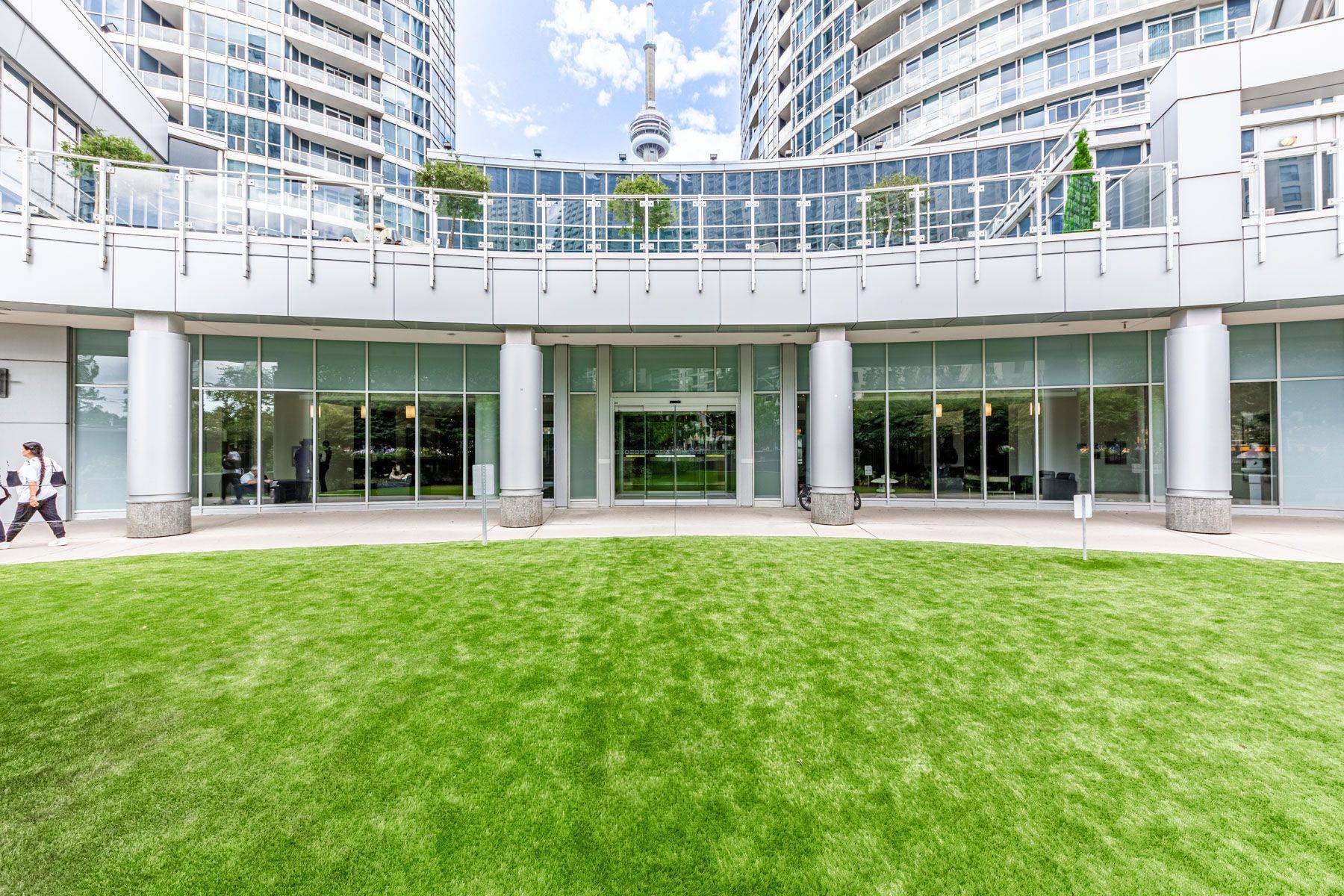 Toronto C01, ON M5J 2Y5,208 Queens Quay WAY W #2301