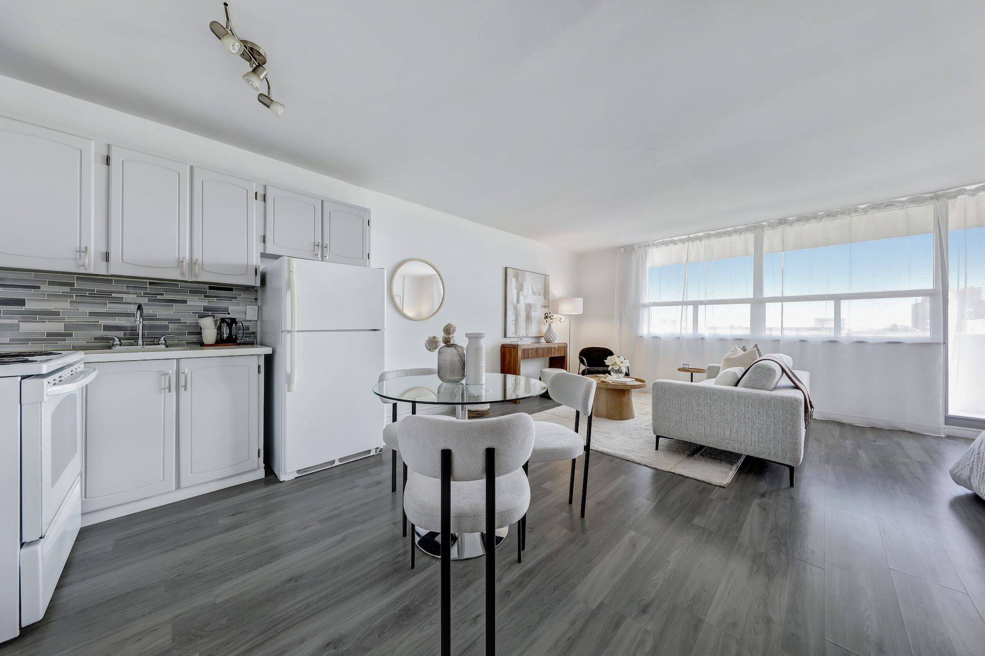 Toronto C08, ON M4Y 2K2,40 Homewood AVE #908