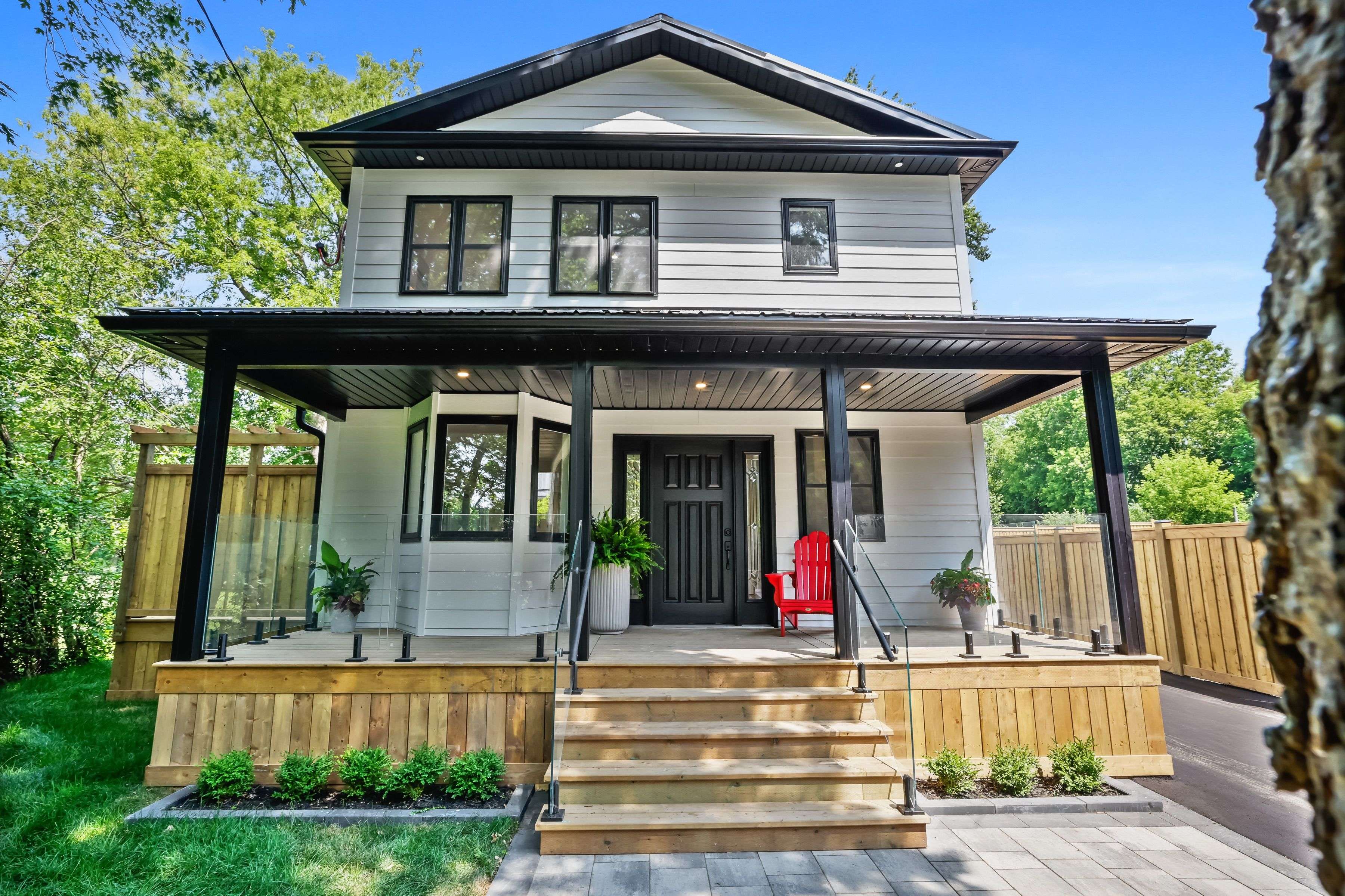 128 Buckingham AVE, Oshawa, ON L1G 2K5