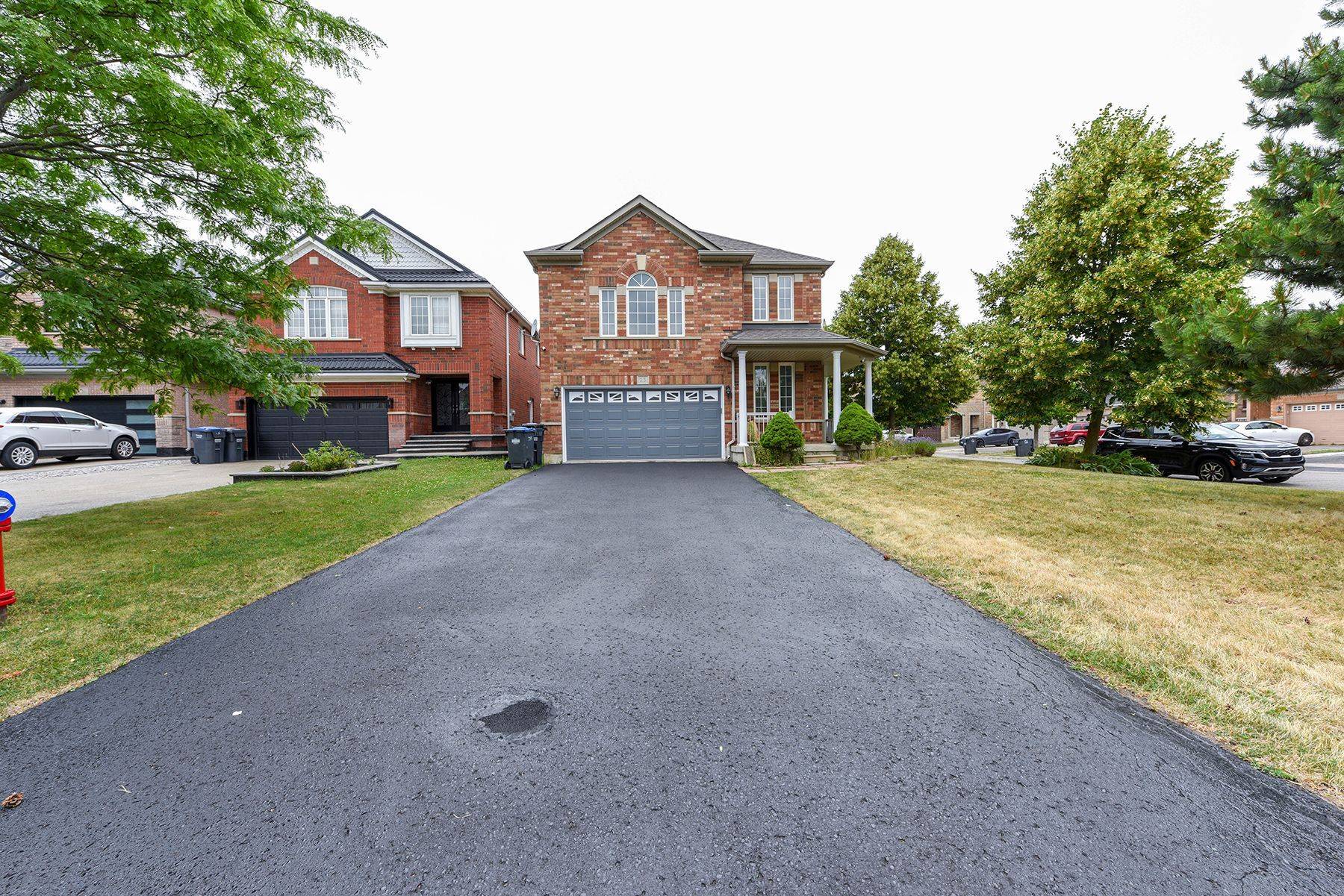 Brampton, ON L6R 2Y5,25 Blackcherry LN